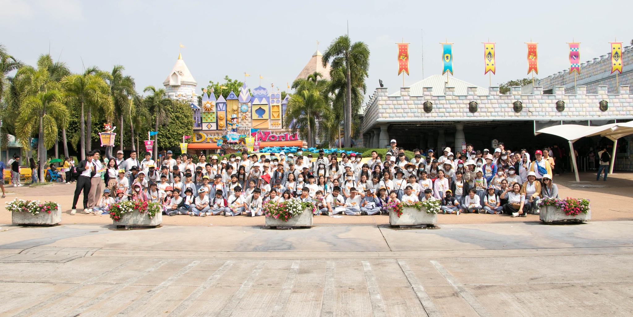 ประมวลภาพกิจกรรม “โครงการทัศนศึกษาแหล่งเรียนรู้นอกสถานที่เพื่อเรียนรู้หลักวิทยาศาสตร์ผ่านการทำงานของเครื่องเล่น” Dreamworld